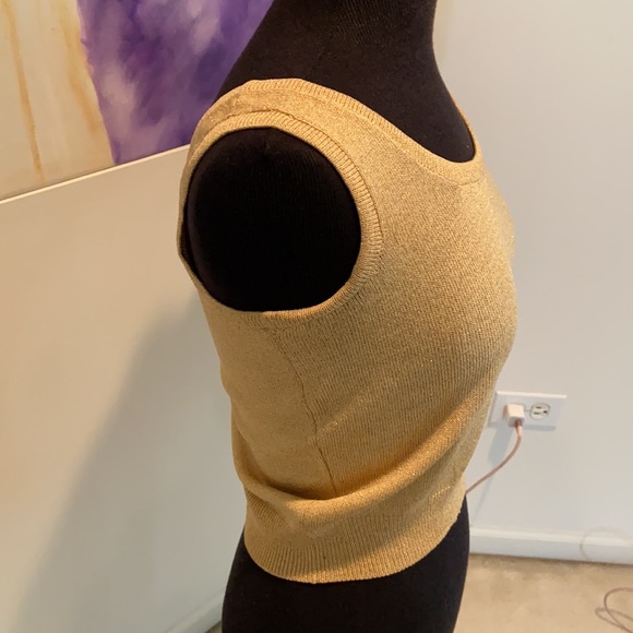 St. John Basic Shell - Picture 3 of 7